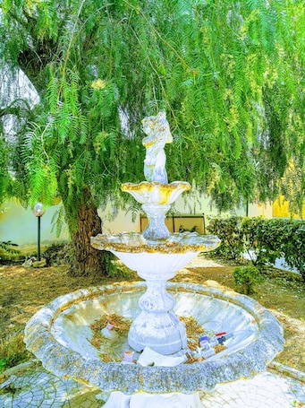 Detalhe da fachada. Garden Inn