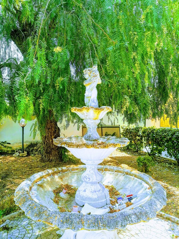 Exterior detail - Garden Inn (Capua)