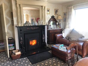 Deluxe Double Room, Garden View, Ground Floor | Living area