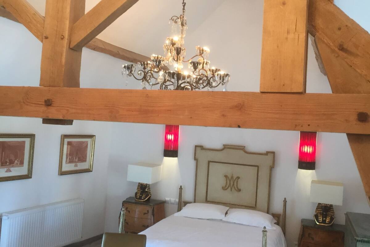 1 Schlafzimmer, individuell dekoriert, individuell eingerichtet