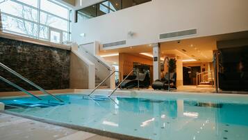 Couples treatment rooms, sauna, hot tub, steam room, body treatments