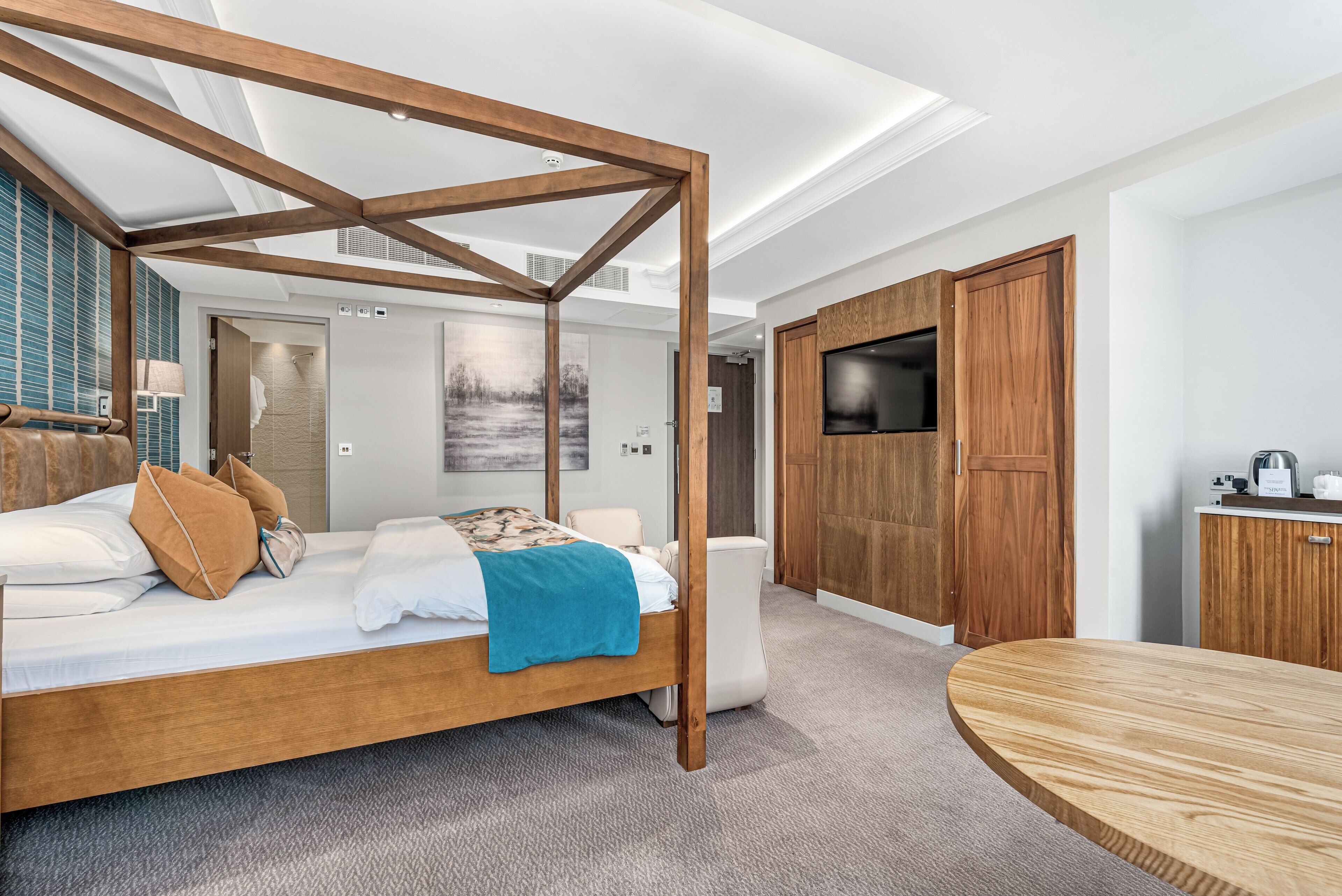 Penthouse Suite | In-room safe, iron/ironing board, free WiFi, bed sheets