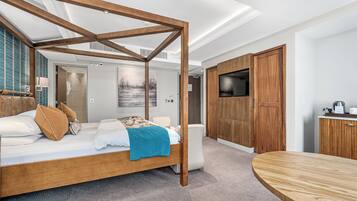 Penthouse Suite | In-room safe, iron/ironing board, free WiFi, bed sheets