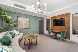 Habitación doble de uso individual | Caja fuerte, tabla de planchar con plancha, wifi gratis y ropa de cama