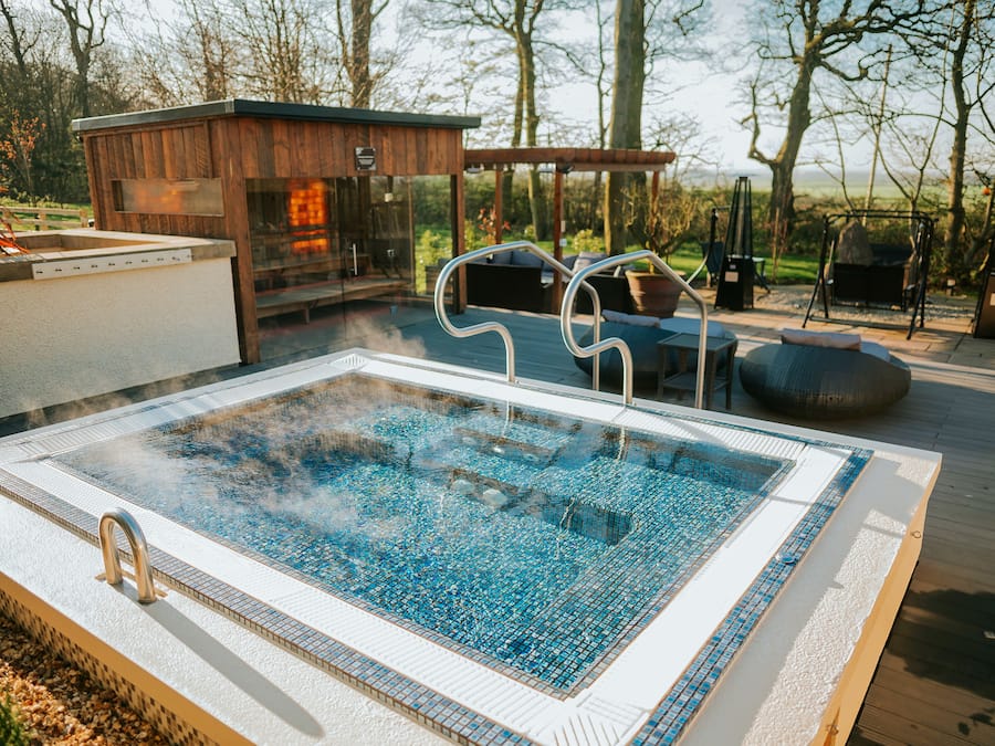 Espace de soins pour les couples, sauna, bain Ă remous, hammam