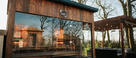 Couples treatment room(s), sauna, hot tub, steam room, body treatments