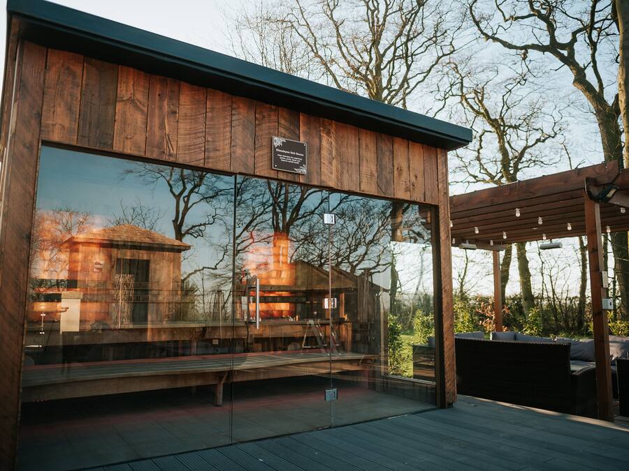 Couples treatment rooms, sauna, hot tub, steam room, body treatments