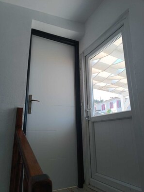 Rum - terrass | Sängtillbehör av högsta kvalitet, minibar och strykjärn/strykbräda