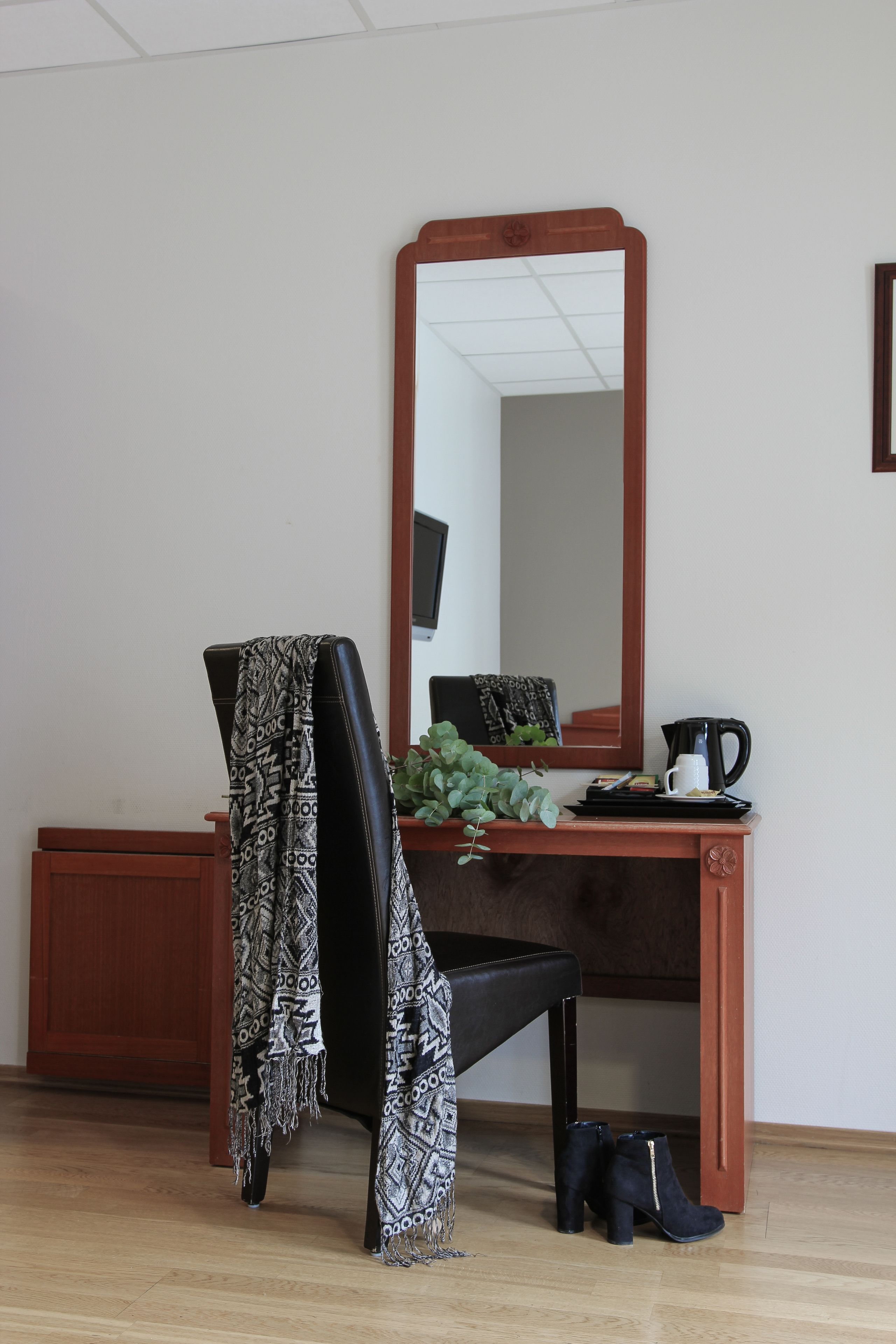 standard single room | desk, iron/ironing board, free wifi, bed sheets