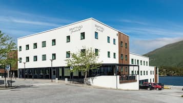 Vista frontal de la propiedad