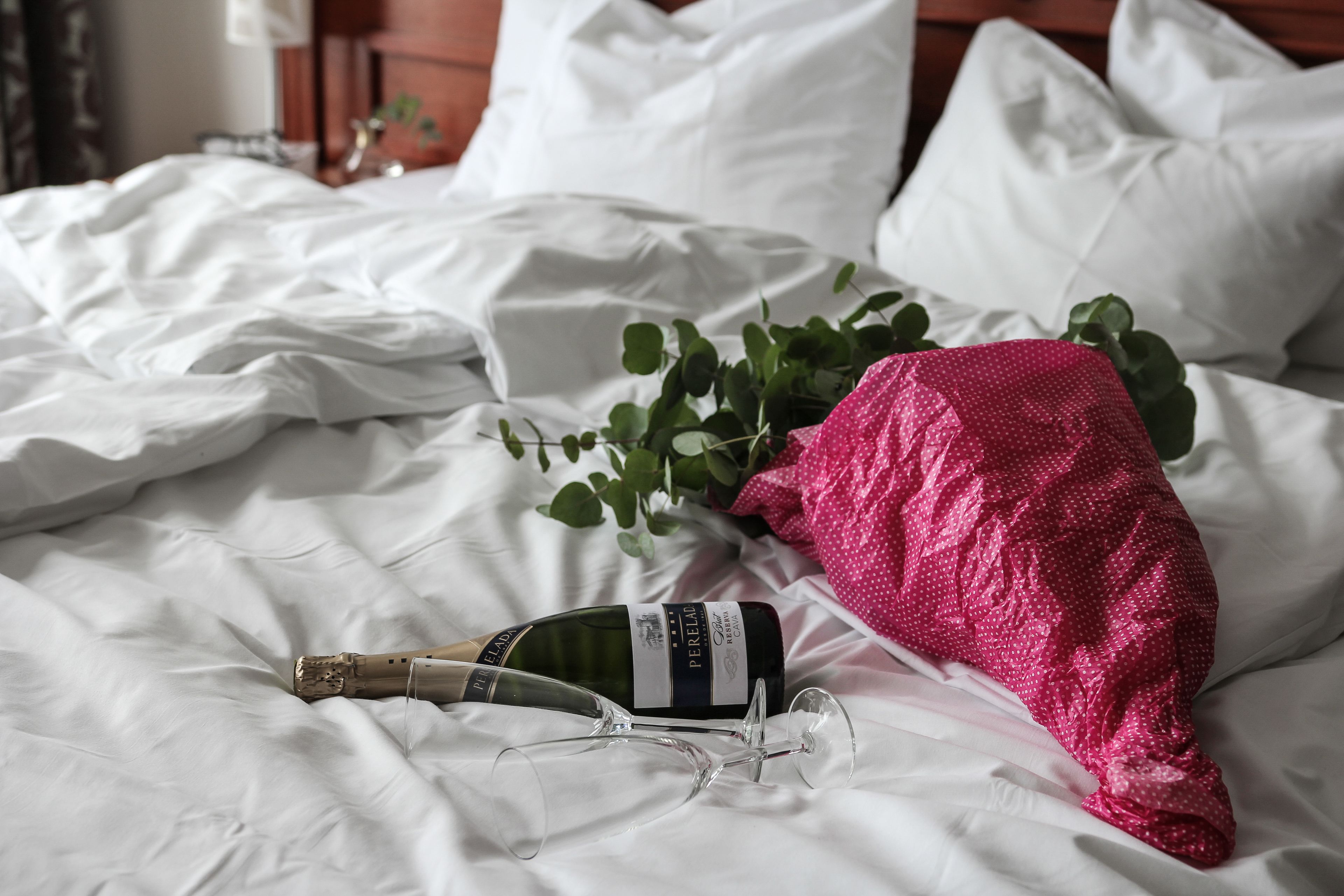 twin room | desk, iron/ironing board, free wifi, bed sheets