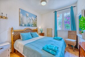 3 slaapkamers, een strijkplank/strijkijzer, wifi, beddengoed