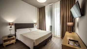 1 slaapkamer, een minibar, een kluis op de kamer, een bureau