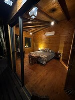 Standaard boomhut, 1 tweepersoonsbed, balkon, uitzicht op park | 1 slaapkamer, een minibar, een kluis op de kamer
