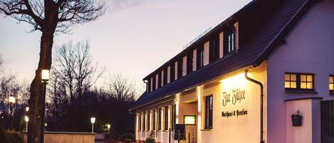 Vista frontal de la propiedad