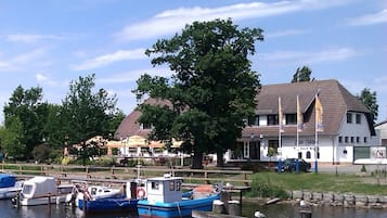 Mặt tiền nơi lưu trú