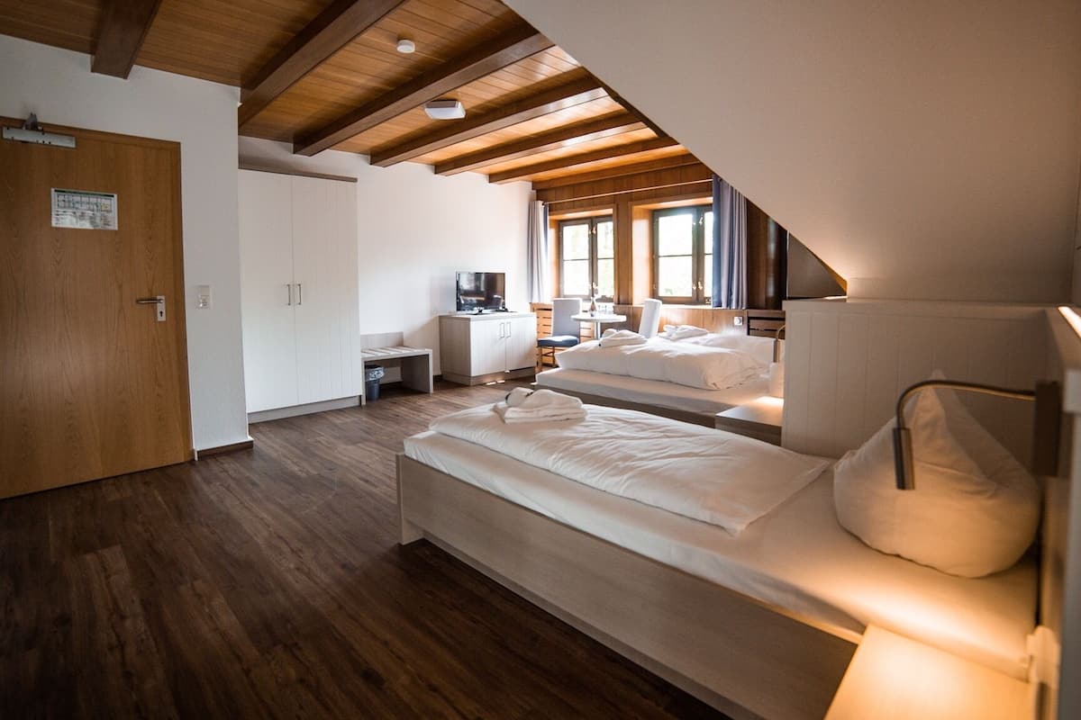 triple room | 1 bedroom, hypo-allergenic bedding, desk, blackout curtains