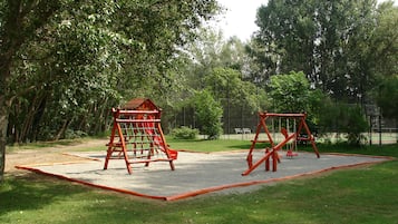Área de juegos infantiles al aire libre
