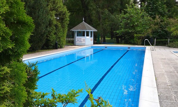 Seasonal outdoor pool