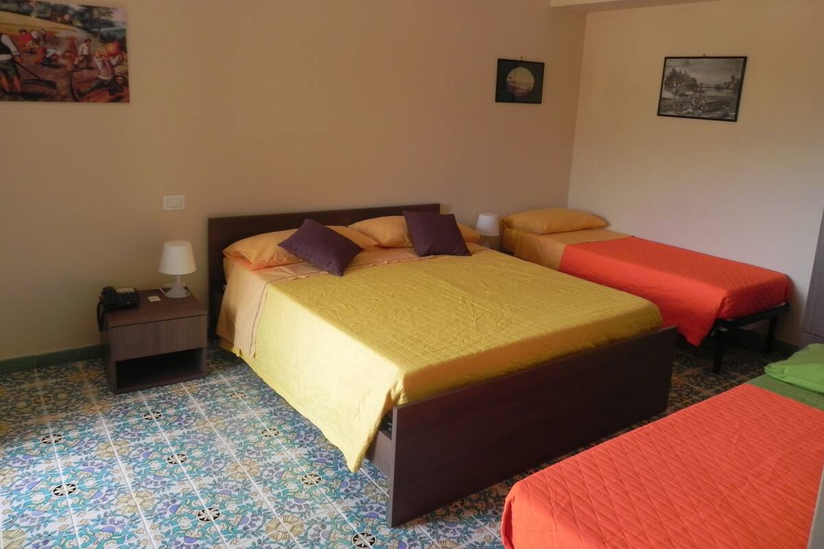Deluxe Triple Room, 1 Bedroom, Non Smoking, Private Bathroom