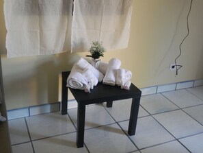 Deluxe Double Room, 1 Queen Bed | Bathroom amenities | Shower, hydromassage showerhead, free toiletries, hair dryer - B&B Il Rifugio di Nino (Contursi Terme)