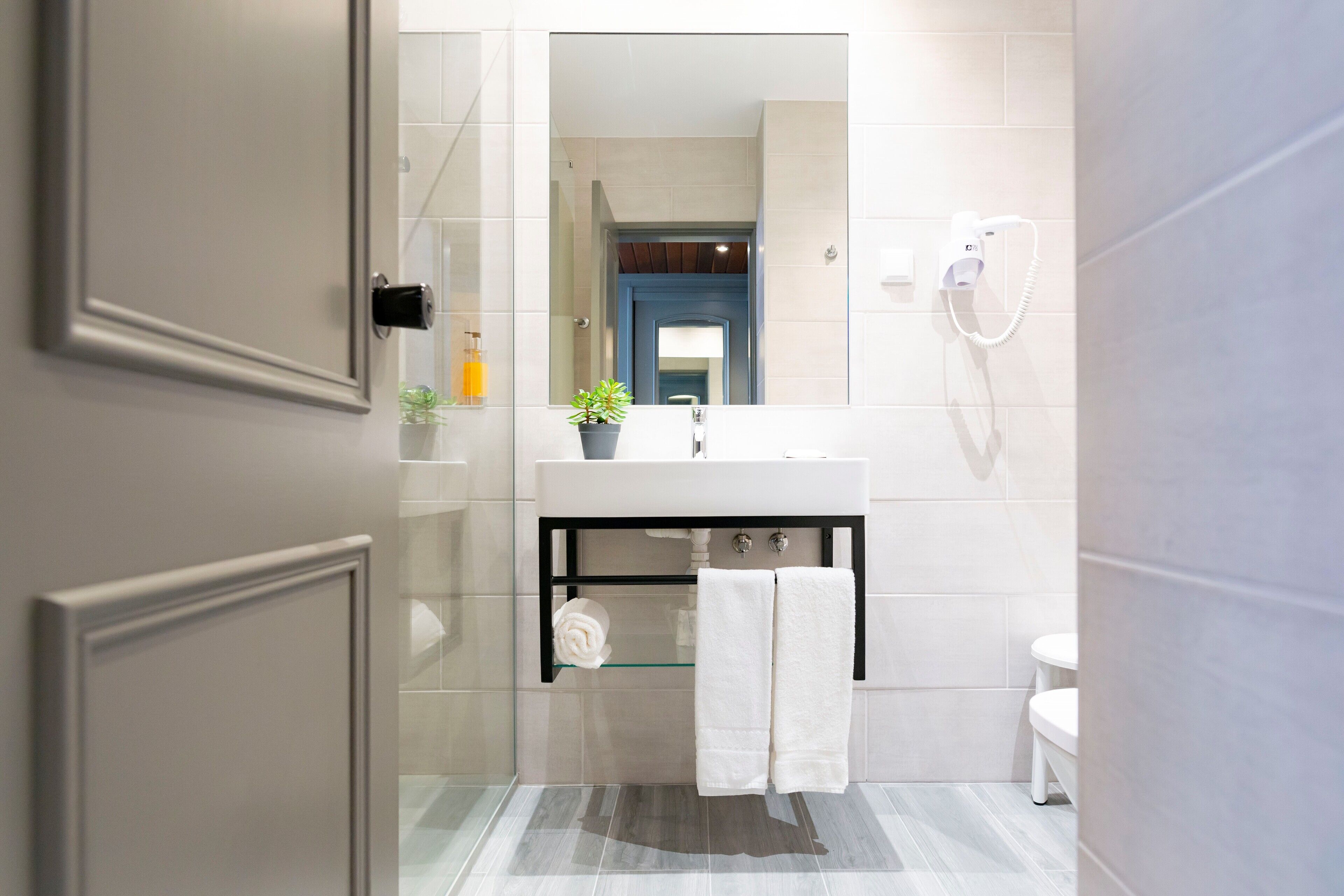 deep-soaking bathtub, free toiletries, hair dryer, towels