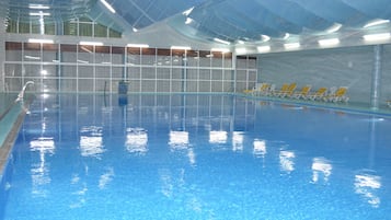 Indendørs pool