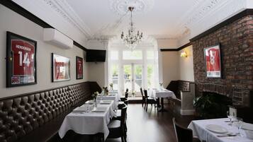 Daily continental breakfast (GBP 8 per person)