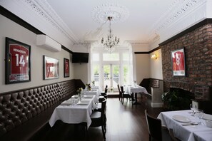 Café da manhã continental todos os dias (GBP 8 por pessoa) 