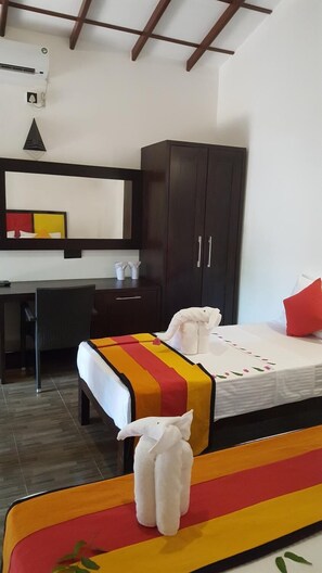 1 chambre, coffres-forts dans les chambres, bureau