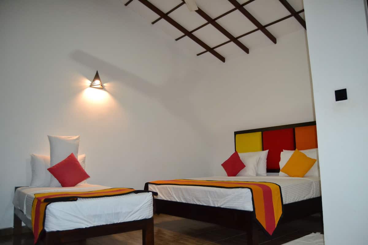 Deluxe Triple Room, 1 Bedroom, Garden View, Poolside
