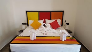 1 slaapkamer, een kluis op de kamer, een bureau, geluiddichte muren