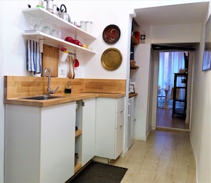 Fridge, microwave, stovetop, coffee/tea maker