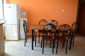 Se sirven desayunos, comidas, cenas y cocina africana