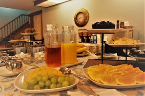 فطور أوروبي مجانًا يوميًا