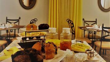 Free daily continental breakfast