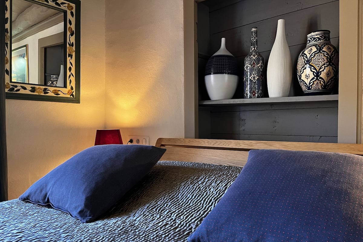 Zimmer (La Brune) | Hochwertige Bettwaren, Betten mit Memory-Foam-Matratzen