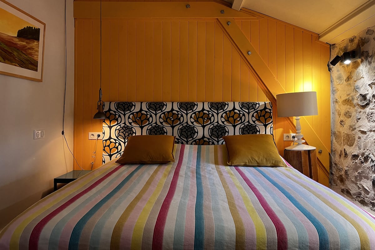 Zimmer (Challon) | Hochwertige Bettwaren, Betten mit Memory-Foam-Matratzen