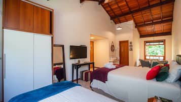 Suite superior | 1 dormitorio, minibar, decoración individual y escritorio