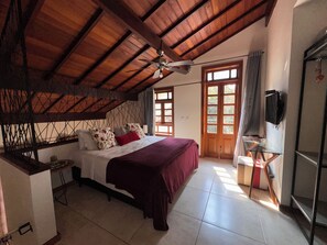 Romantic Loft, Mezzanine | Minibar, individually decorated, desk, blackout drapes - Villa Rica Pousada (Brumadinho)