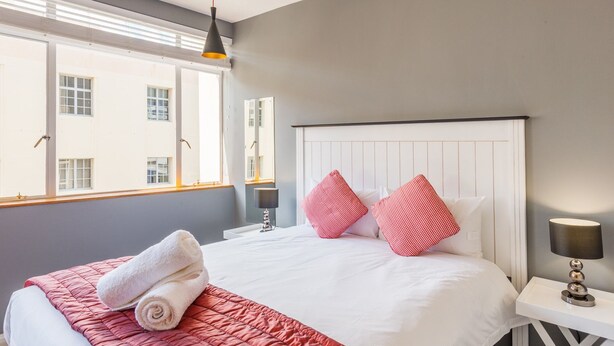Basic Studio, 1 Double Bed, Accessible, City View - Senator Park Suite 9 (Cape Town)