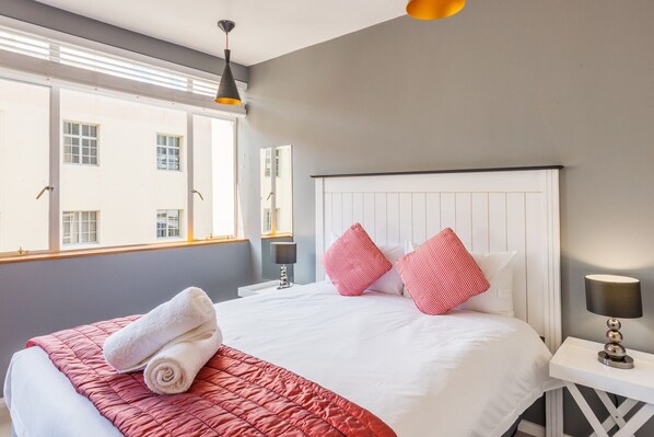 Basic Studio, 1 Double Bed, Accessible, City View | Premium bedding, desk, iron/ironing board, free wired internet - Senator Park Suite 9 (Cape Town)