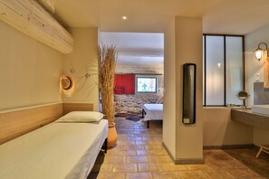 Habitación triple | Insonorización, cunas gratuitas, wifi gratis y ropa de cama