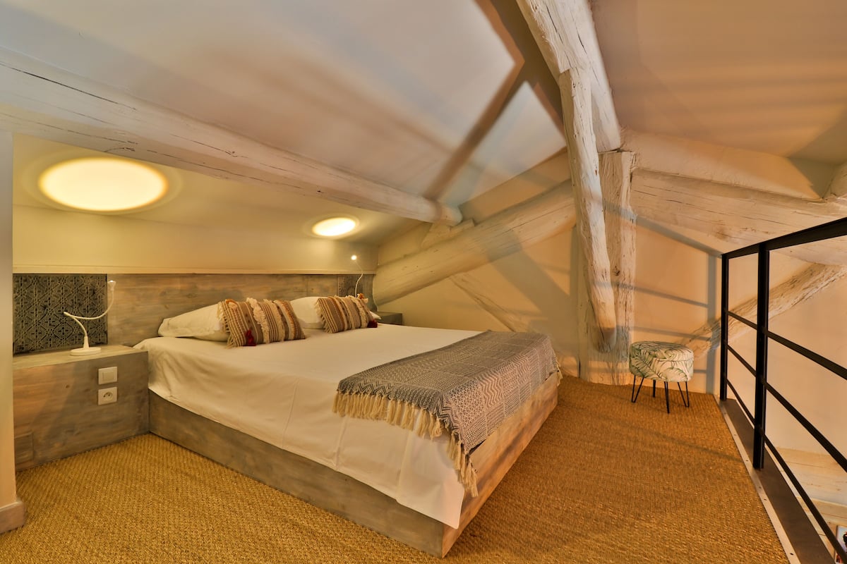 Habitación cuádruple | Insonorización, cunas gratuitas, wifi gratis y ropa de cama