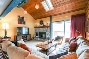 Condo, 3 Bedrooms | Living room - Snowcreek II 288 Gorgeous Mountain Views, Rustic, Spacious and Cozy by Redawning (Mammoth Lakes)