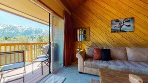 Leilighet, 3 soverom | Oppholdsrom | Flatskjerm-TV, DVD-spiller, fotballspill og strømmetjenester