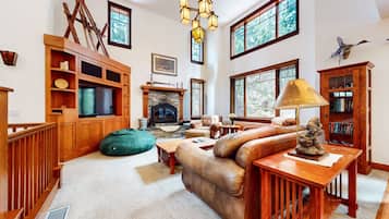 Nhà liên kế, 4 phòng ngủ | Khu phòng khách | TV, lò sưởi