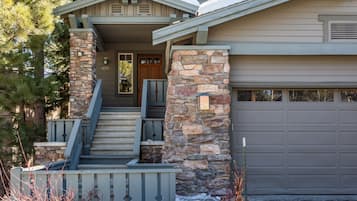 Nhà liên kế, 4 phòng ngủ | Ngoại thất