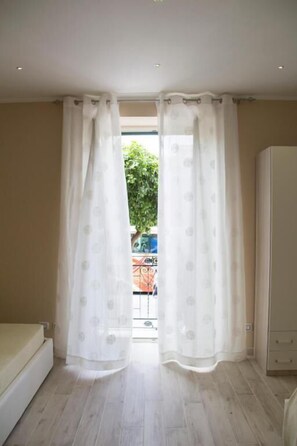 Deluxe Quadruple Room | Egyptian cotton sheets, premium bedding, memory-foam beds, desk - Monte Palace Palermo (Palermo)