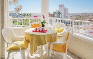 Outdoor dining - 2 bedroom gorgeous apartment in Torrevieja (Torrevieja)